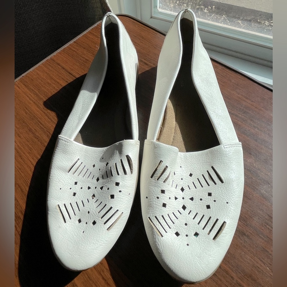 COPY - White Trend Right Flats with Cut Out Design